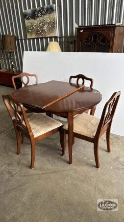 EXTENSION TABLE WITH (4) CHAIRS AND (2) 1FT LEAVES