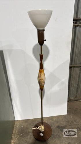 FLOOR LAMP