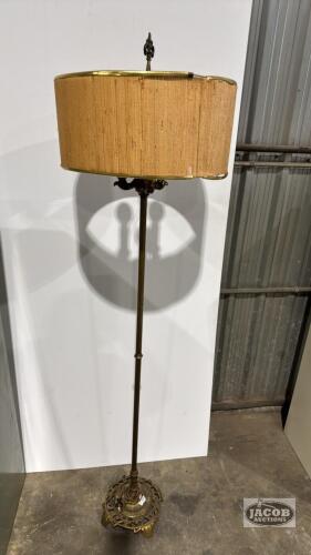 METAL BASE FLOOR LAMP