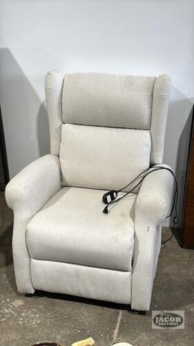 LIFT CHAIR