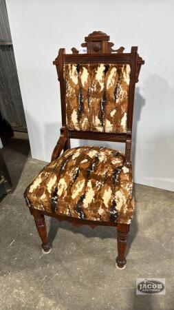 EASTLAKE STYLE PARLOUR CHAIR