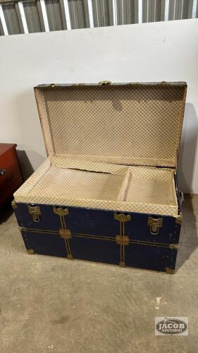METAL CLADED TRUNK