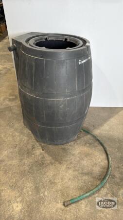 32IN TALL RAIN BARREL, MISSING LID