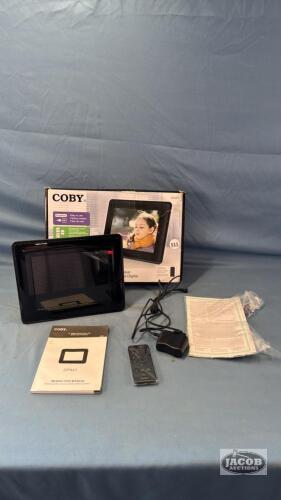 COBY 8IN DIGITAL PHOTO FRAME