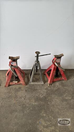 (3) JACK STANDS (2) ARE 3 TONNE MOTOMASTER