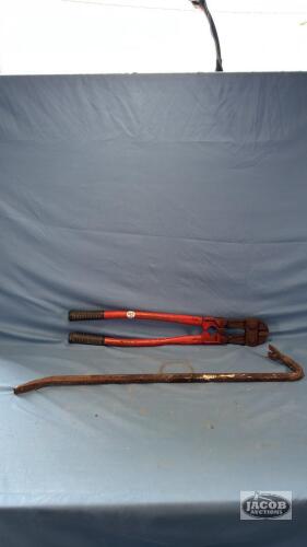 24IN BOLT CUTTERS AND A 30IN PRY BAR