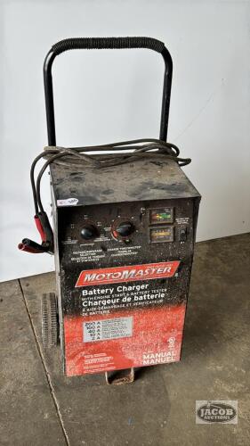 MOTOMASTER BATTERY CHARGER
