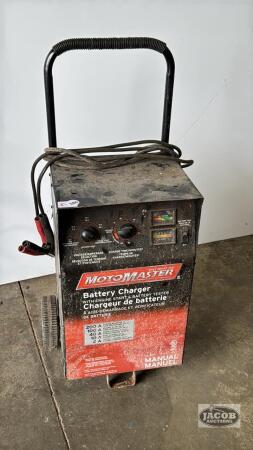 MOTOMASTER BATTERY CHARGER