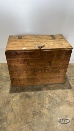 VINTAGE WOODEN SHIPPING CRATE