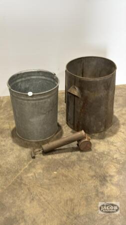 METAL PAIL LOT WITH SPRAYER