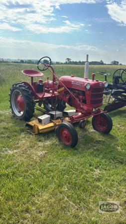 FARMALL CUB GAS TRACTOR