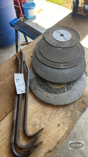 PRY BAR LOT WITH MULTIPLE ABRASIVE WHEELS
