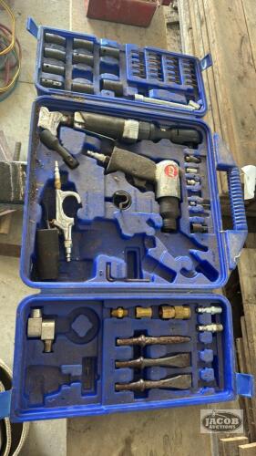 CAMPBELL HAUSFELD PNEUMATIC TOOL SET