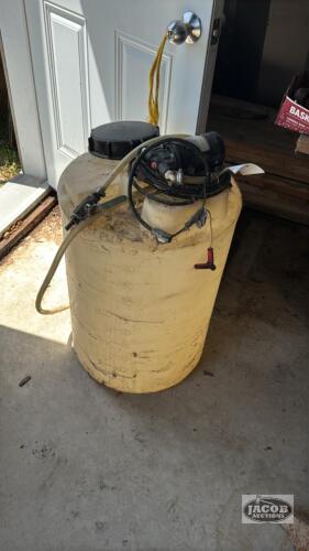 25 GALLON TANK WITH 12VOLT PUMP