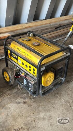 CHAMPION 7200 WATT GENERATOR WITH ELECTRIC START