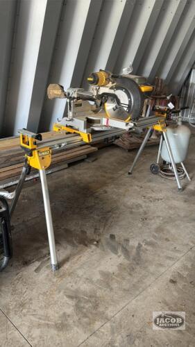 DEWALT 12IN COMPOUND SLIDING MITER SAW WITH STAND.