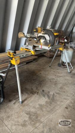 DEWALT 12IN COMPOUND SLIDING MITER SAW WITH STAND.