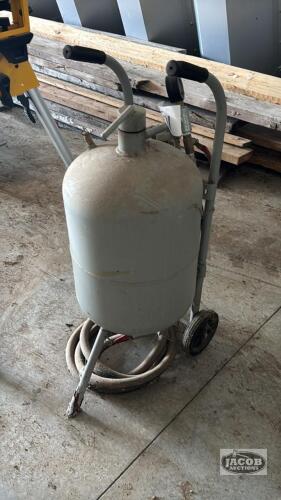 SAND BLASTING TANK WITH HOSE