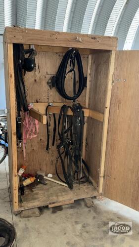 SINGLE HARNESS IN HARNESS BOX WITH 19IN COLLAR WITH GROOMING SUPPLIES ETC.