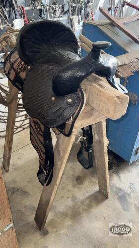15IN SYNTHETIC AND LEATHER WESTERN SADDLE