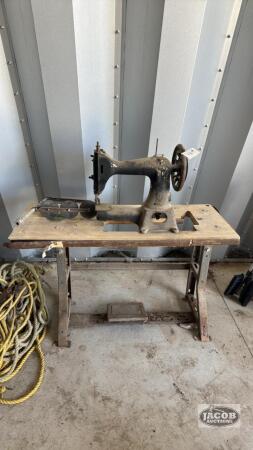VINTAGE SINGER LEATHER SEWING MACHINE