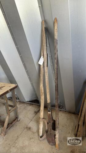 POST HOLE CLAM SHOVEL, HEAVY LONG PRY BAR AND CANT HOOK