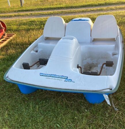 WATER WHEELER PEDDLE BOAT. MISSING REAR RUTTER