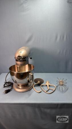 KITCHEN AID MIXER WITH ACCESSORIES