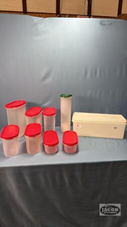 TUPPERWARE LOT WITH LIDS