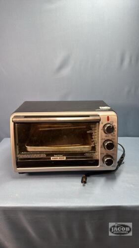 BLACK AND DECKER TOASTER OVEN