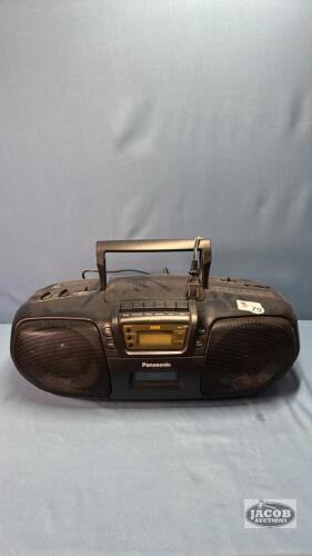 PANASONIC CD / CASSETTE PLAYER