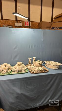 "THE HOLLY AND THE IVY" PATTERN DISH LOT