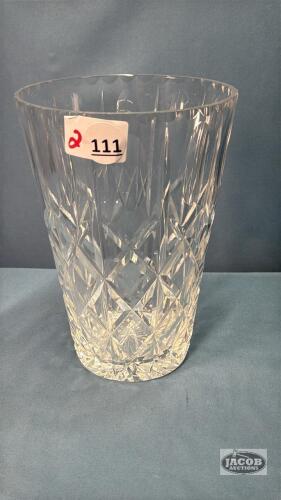 CRYSTAL 8IN GLASS VASE