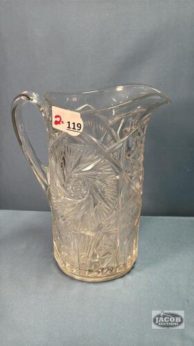 PINWHEEL PATTERNED 9IN GLASS PITCHER