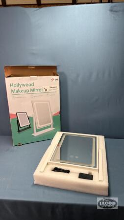 HOLLYWOOD MAKEUP MIRROR WITH LIGHTING