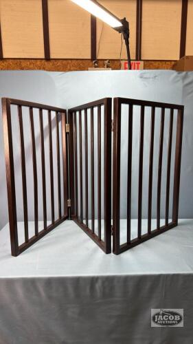 FREE STANDING PET GATE