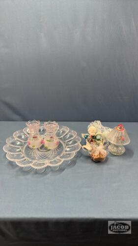 PLASTIC DEVILED EGG DISH WITH ASSORTED LOT