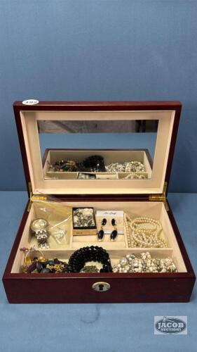 JEWLERY BOX WITH CONTENTS