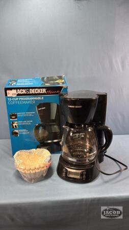 BLACK AND DECKER 12 CUP PROGRAMABLE COFFEE MAKER