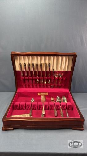 PARTIAL SET OF COMMUNITY SILVERPLATE CUTLERY