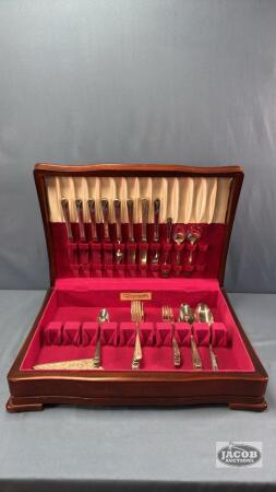 PARTIAL SET OF COMMUNITY SILVERPLATE CUTLERY