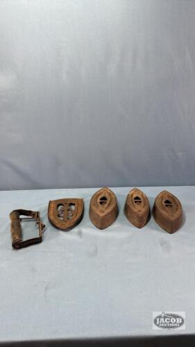 (3) SAD IRONS WITH TRIVOT AND HANDLE