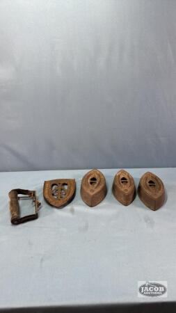 (3) SAD IRONS WITH TRIVOT AND HANDLE
