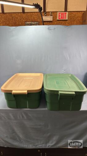 (2) ROUGHNECK RUBBERMAID TOTES WITH LIDS