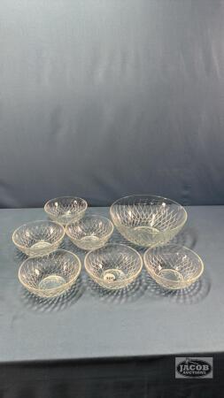 SET OF STARBURST PATTERN BOWLS