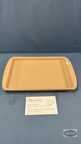 PAMPERED CHEF MEDIUM SHALLOW BAR PAN