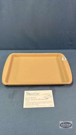 PAMPERED CHEF MEDIUM SHALLOW BAR PAN
