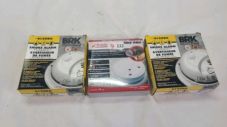 3 Smoke Alarms -Expire 2026