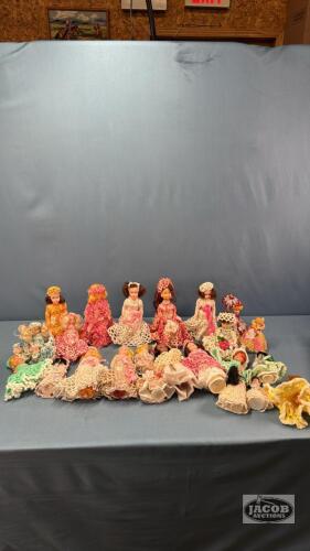 APPROX. (23) 4IN TO 8IN DOLLS