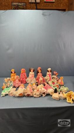 APPROX. (23) 4IN TO 8IN DOLLS